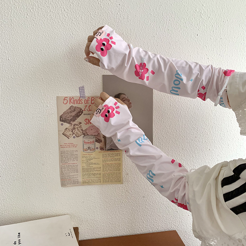 Manga de protección solar de seda de hielo para mujer verano nuevo estilo suelto anti-ultravioleta de dibujos animados lindo de alto valor manga de protección solar de manga de hielo