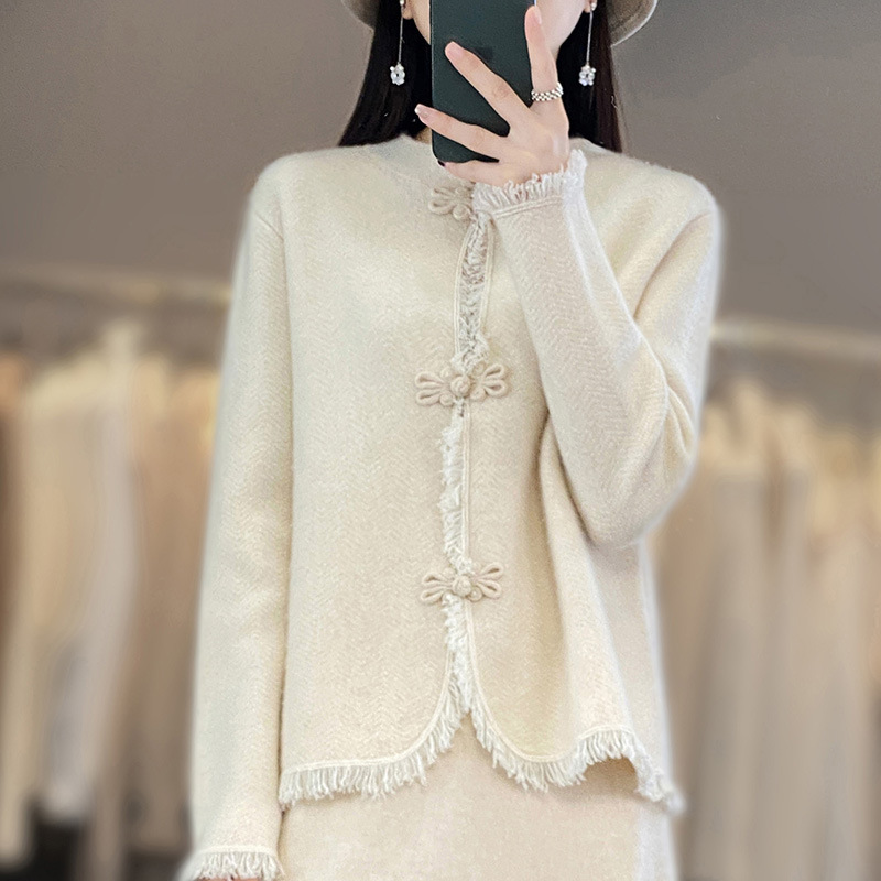 Wool 2024 Autumn and Winter New Women's Loose Round Neck Color Matching Chinese Style Butterfly Button Knitted Cardigan Sweater Wool 2024 Autumn and Winter New Women's Loose Round Neck Color Matching Chinese Style Butterfly Button Knitted Cardigan Sweater