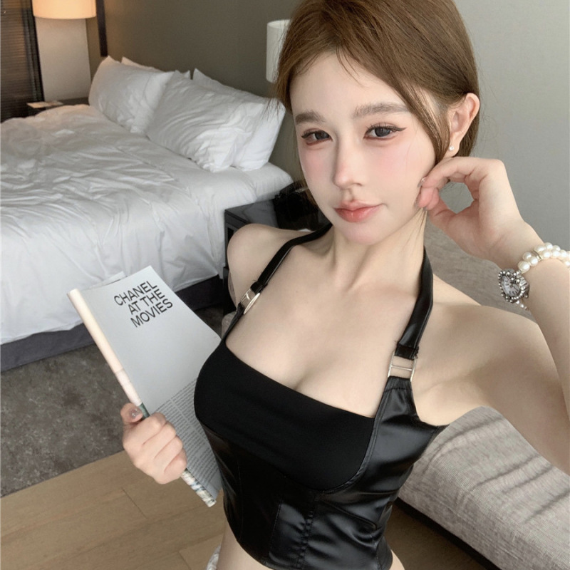 Hot Girl Style Pu Leather Sexy Off-Shoulder Halter Neck Camisole with Chest Pads, Slim Fit Design, Short Backless Top