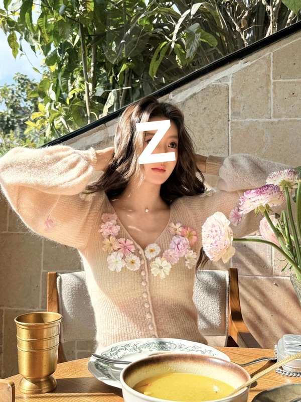 秋季长袖粉色针织衫女2025新款巨好看的设计感韩系氛围感早秋上衣|undefined