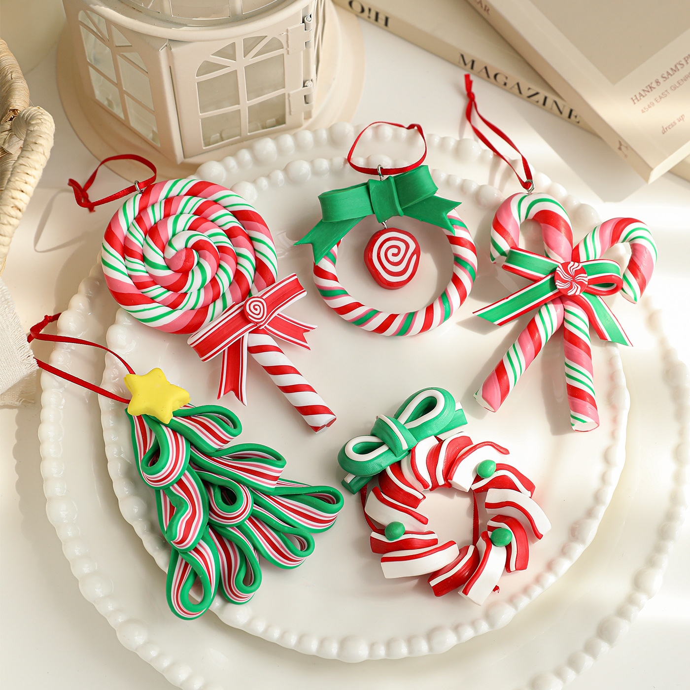 Nuevos artículos de decoración de Navidad creativos rojo, blanco y verde colgantes de dulces de cerámica suave imitación de barras de dulces colgantes en stock