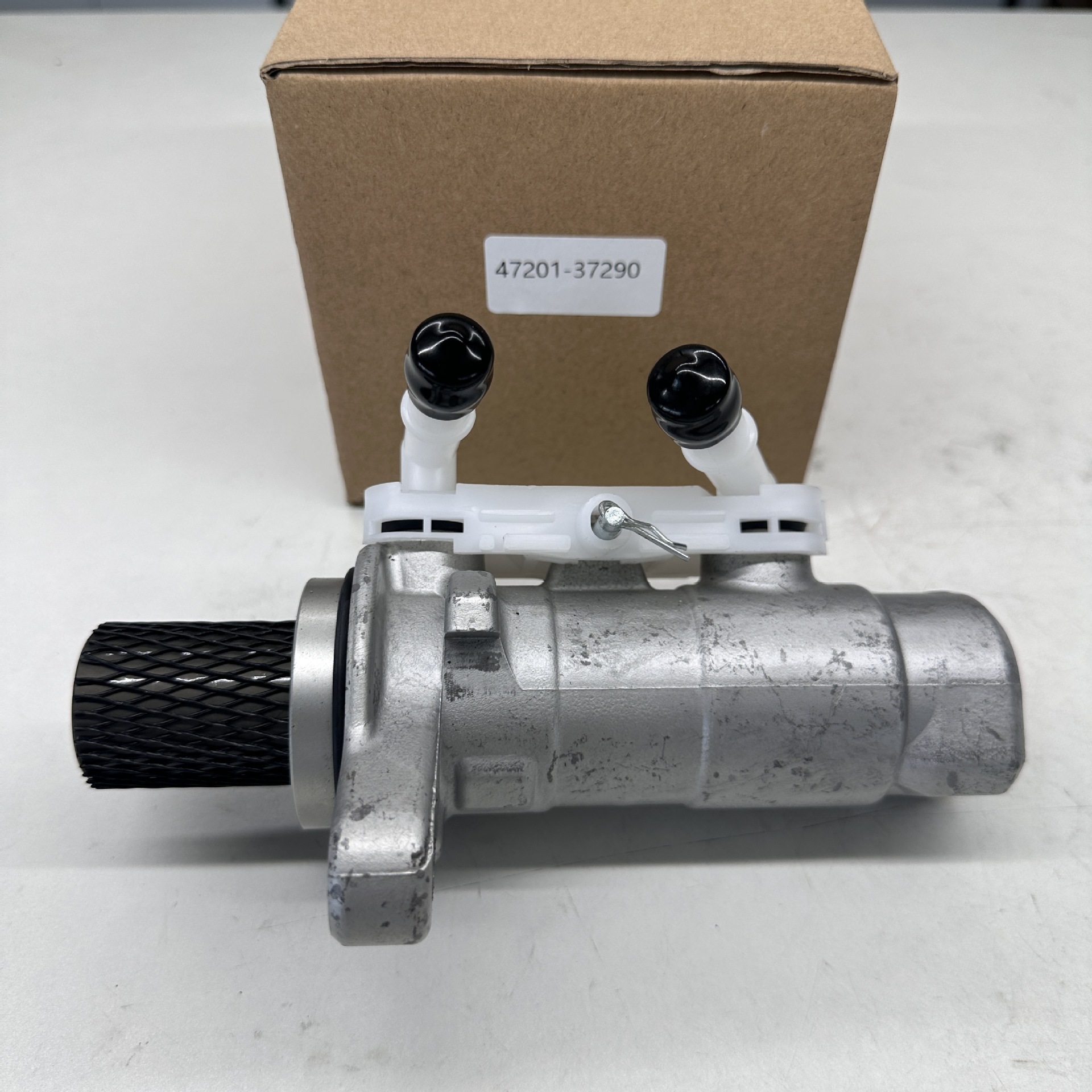 Suitable for Toyota Coaster Brake Master Cylinder 47201-37290 4720137290