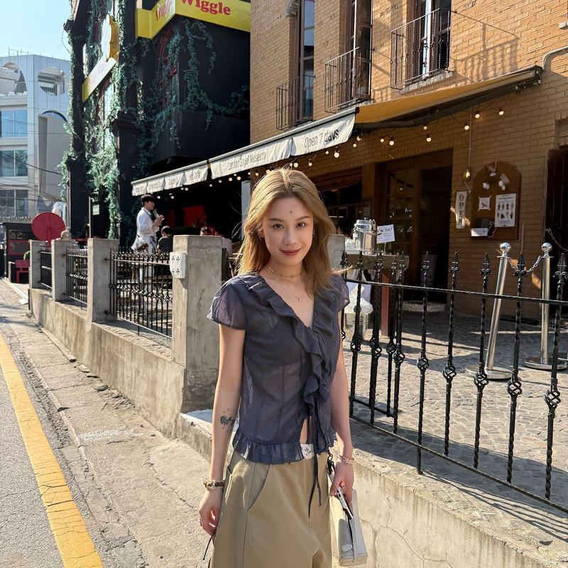 Cold-Feeling Wrinkled Gray-Blue Plaid, Lightweight Sun Protection Ruffled Short-Sleeved Shirt, Casual and Elegant Top for Women Cold-Feeling Wrinkled Gray-Blue Plaid, Lightweight Sun Protection Ruffled Short-Sleeved Shirt, Casual and Elegant Top for Women
