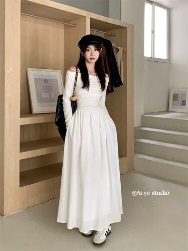 French one-shouldered white knitted long-sleeved dress for women in autumn, high-end waist, off-shoulder base dress