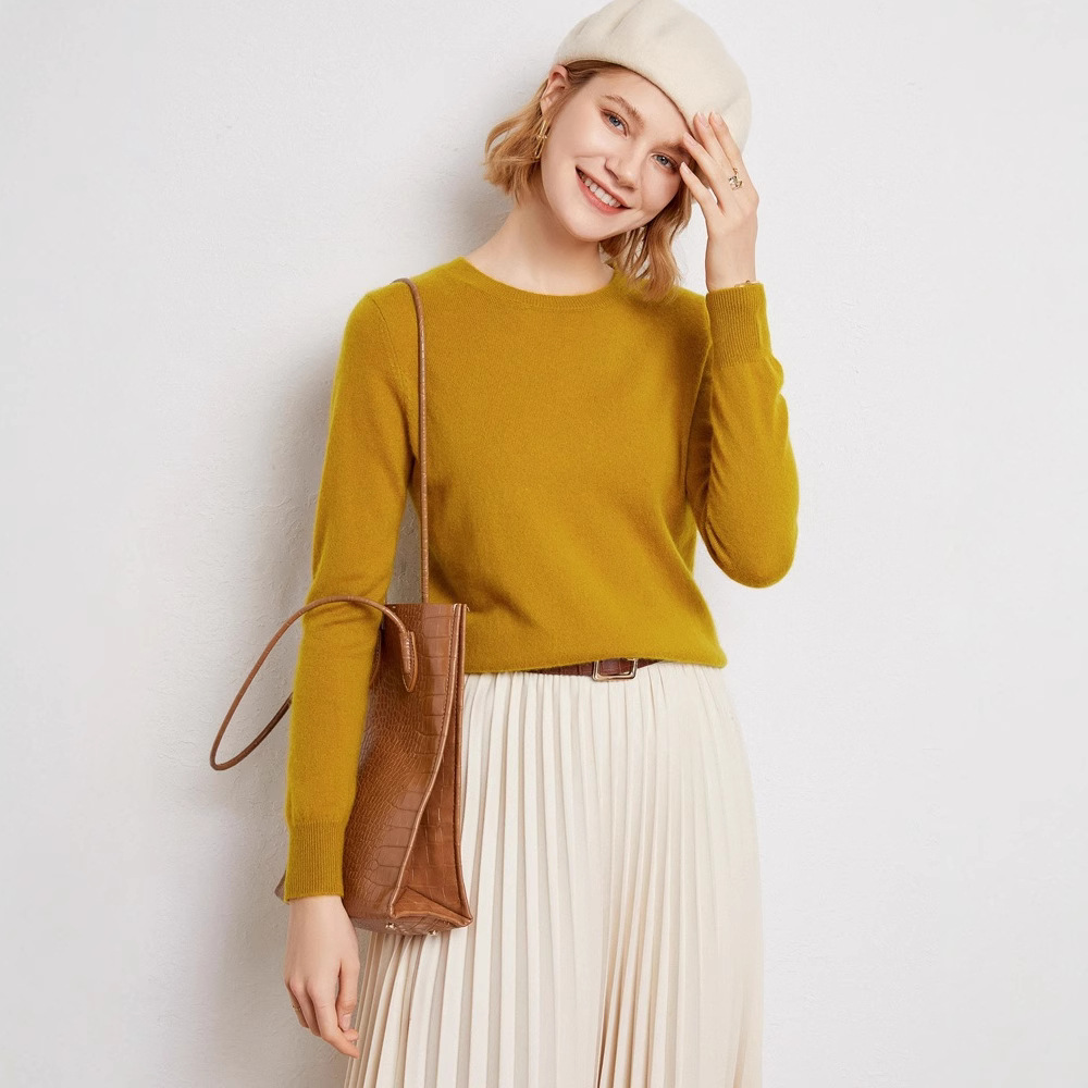 New Versatile Round Neck Cashmere Sweater Women's Top Bottoming Winter New Loose Pullover Knitted Sweater Commuter Style Casual