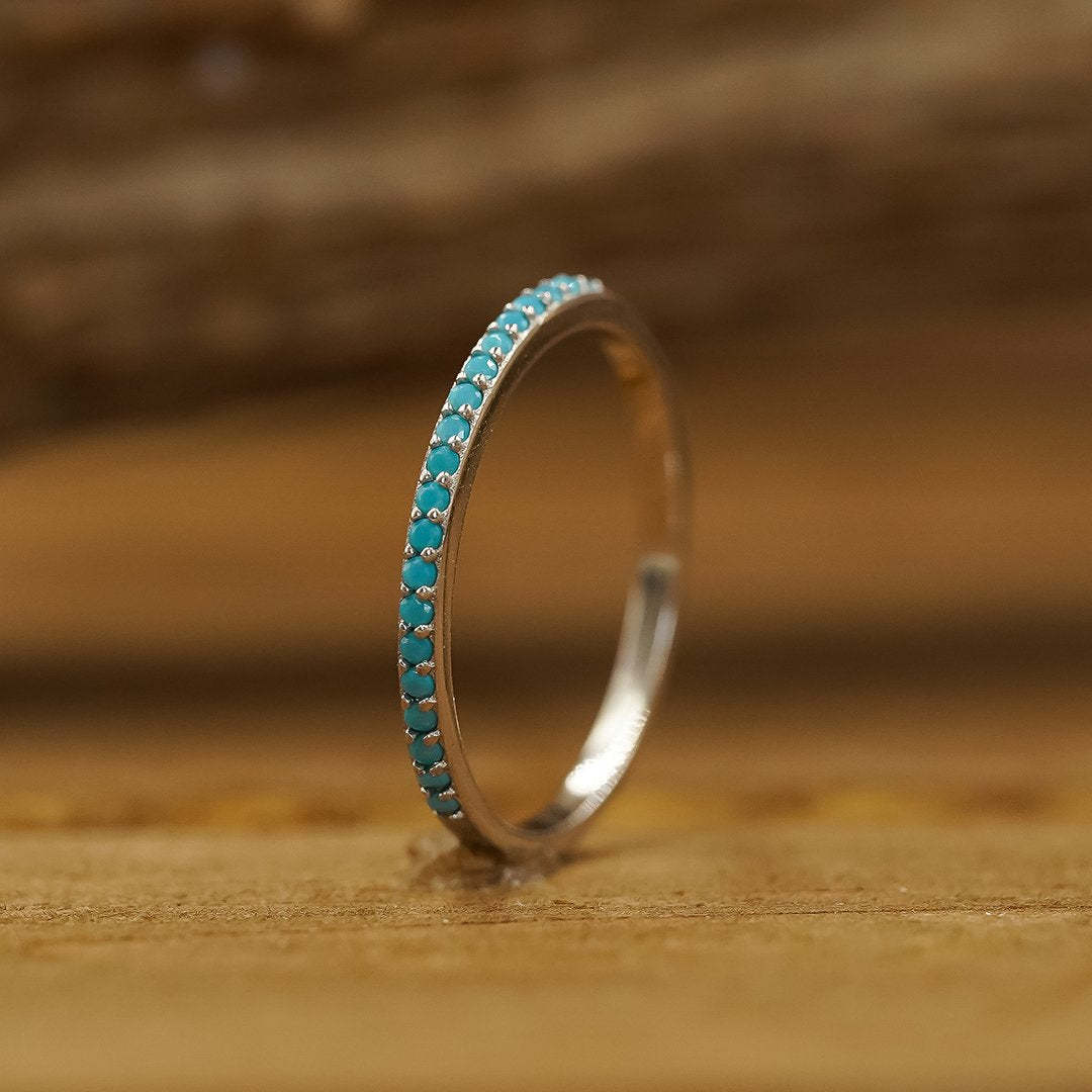 Ensemble de bagues empilables minimalistes avec oxydes de zirconium_voghion.com