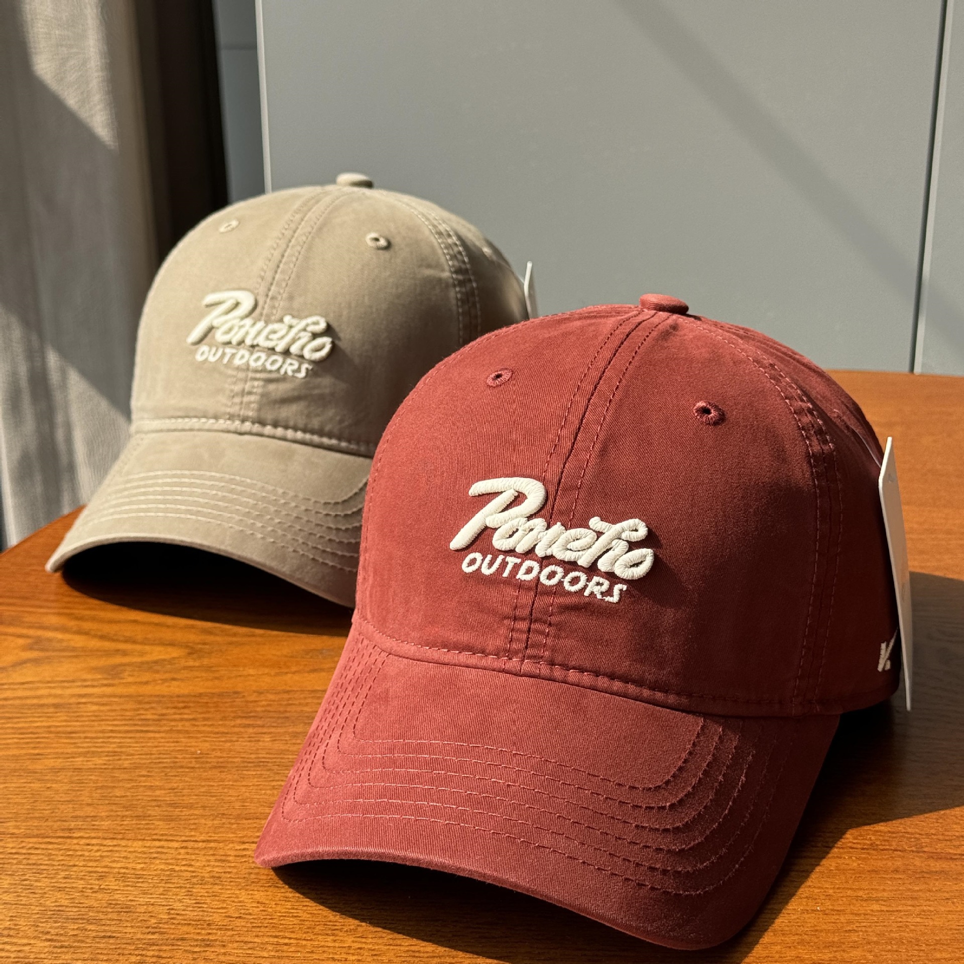 Nuevo estilo coreano de primavera, verano, otoño letras bordadas sombrero de béisbol sombrero de mujer simple de alta calidad sombrero de pareja