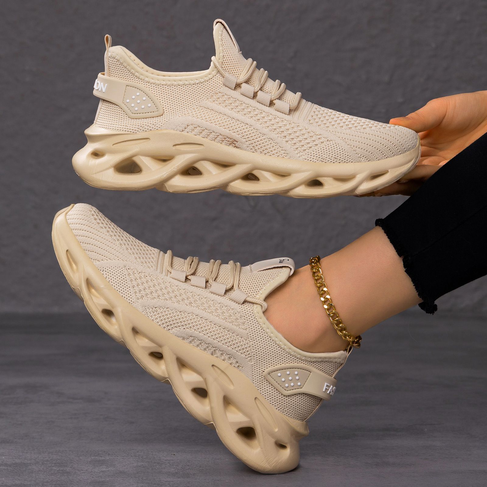 Zapatos casuales de moda de mujer de tamaño grande transfronterizo cuchilla de torsión suela zapatos deportivos de red zapatos de altura gruesa zapatos de papá