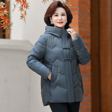 品牌中老年羽绒服女中长款新款洋气加厚保暖连帽白鸭绒妈妈冬外套