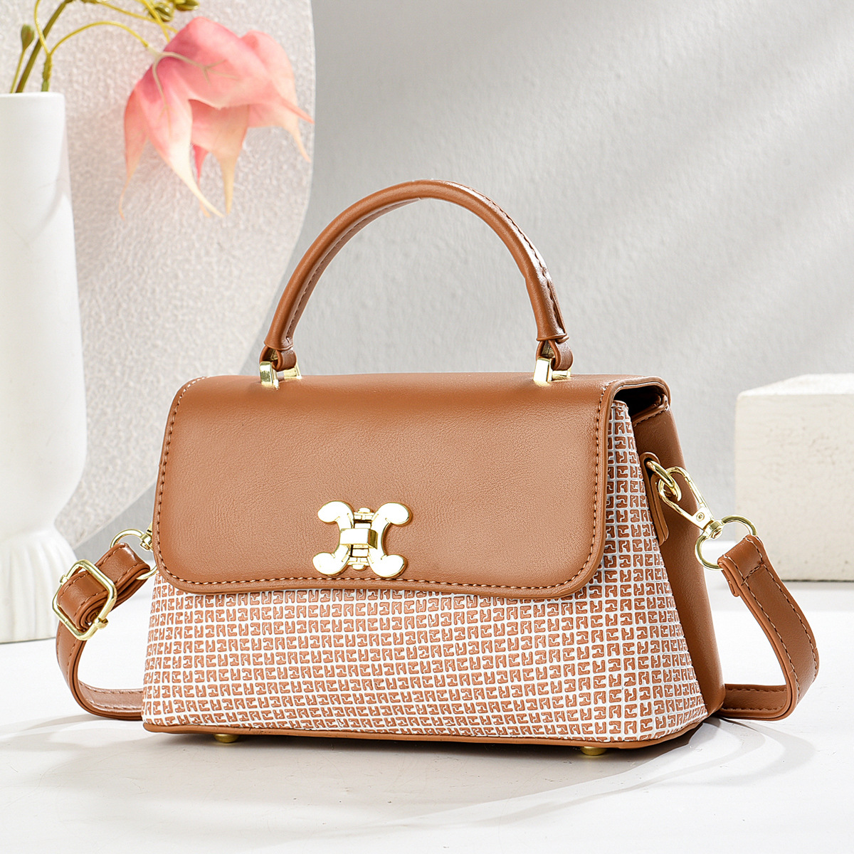 2025 nuevo bolso de mensajero de gran capacidad de estilo perezoso de moda simple y versátil, hombro ligero de moda image 3