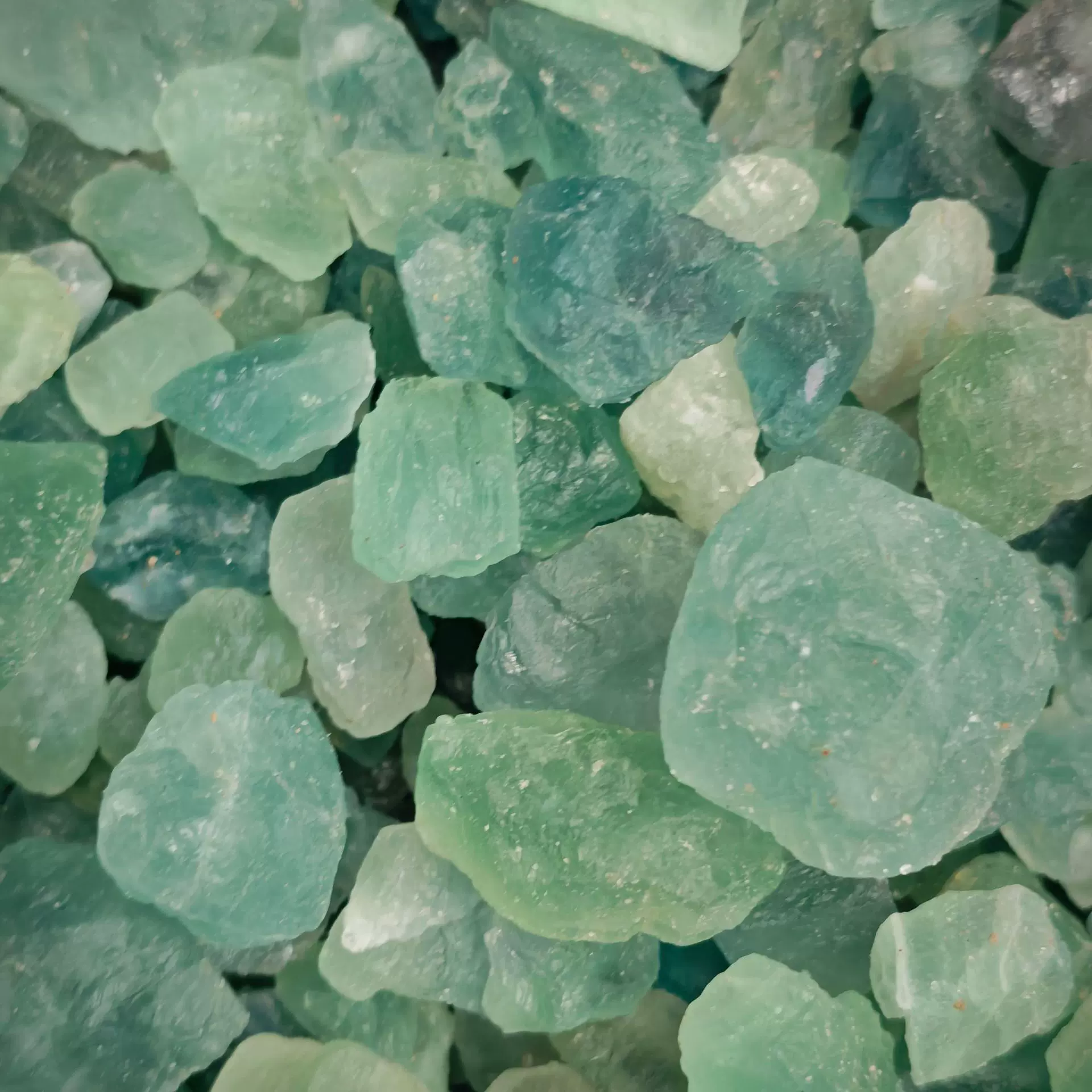 冶炼铸造用萤石 绿色98萤石块 工艺品萤石颗粒