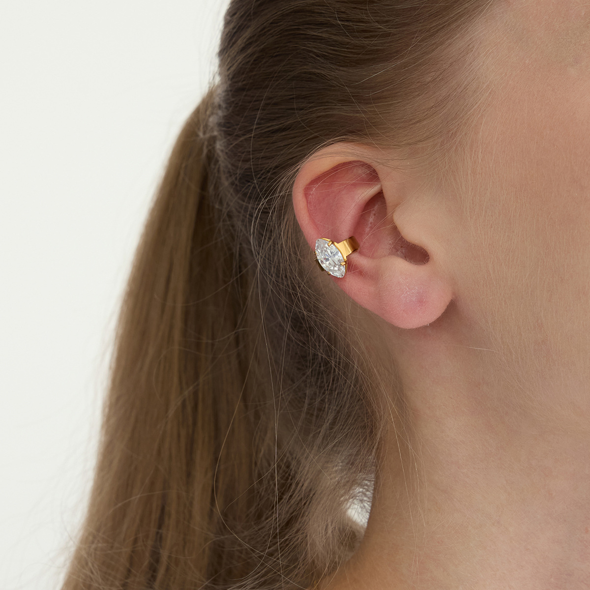 Wanxing europa y americana orejetas de zircón blanco galvanizado de acero inoxidable orejetas ligeras de lujo de alto nivel de diseño de nicho de joyería transfronteriza