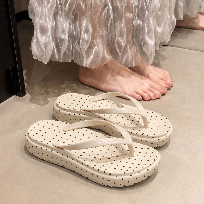 New polka dot thick-soled flip-flops for women, EVA, comfortable to walk on, suitable for home and bathroom, non-slip, can be worn outside, available for wholesale New polka dot thick-soled flip-flops for women, EVA, comfortable to walk on, suitable for home and bathroom, non-slip, can be worn outside, available for wholesale