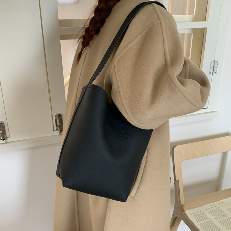 Bolsa de cubo de viaje coreano para mujeres 2025 nuevo estilo de alta calidad, bolso de hombro de cuero suave de gran capacidad, bolso de madre