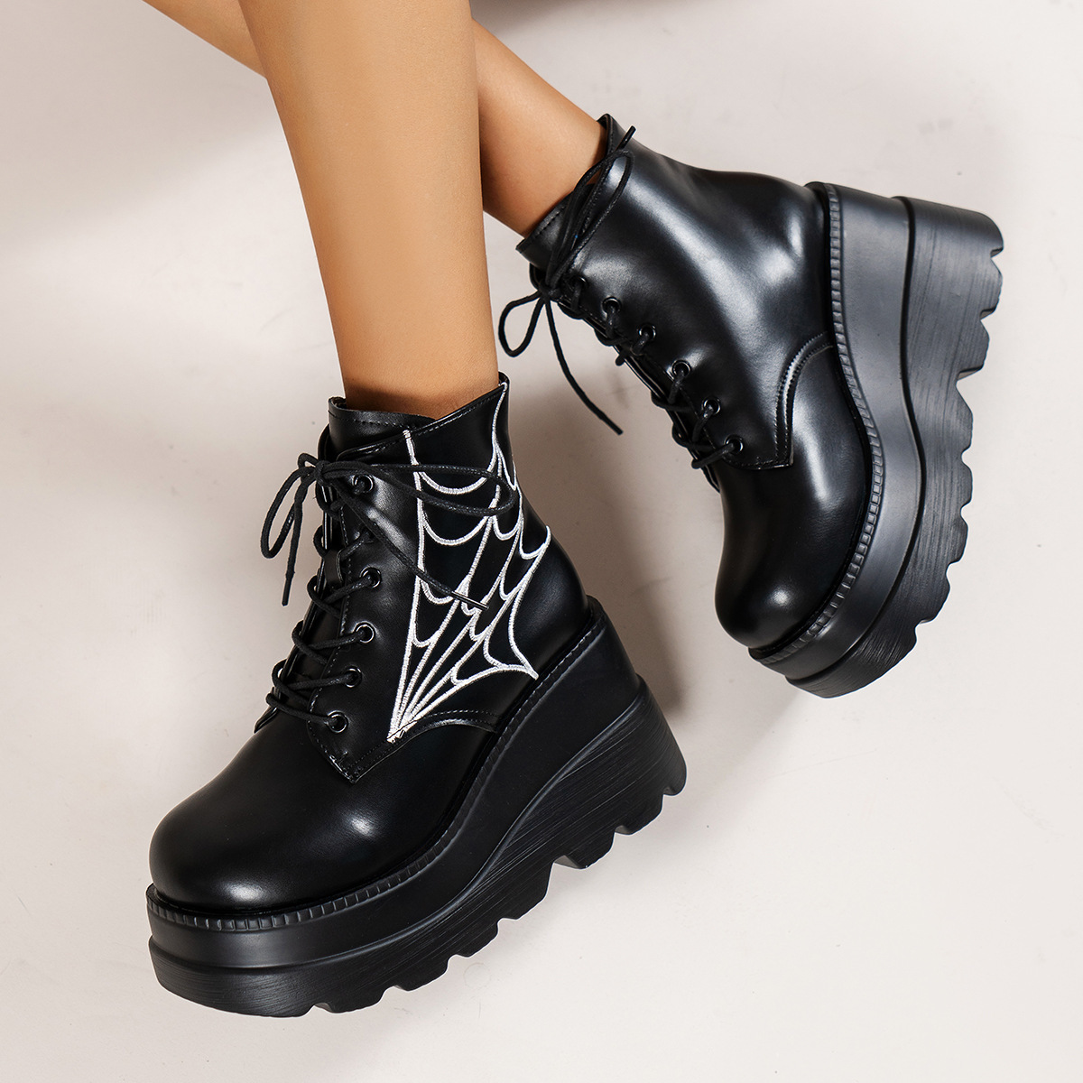 Women's Shoes thick soled large size short boots for women in autumn new platform sole lace up printed leather boots _voghion.com