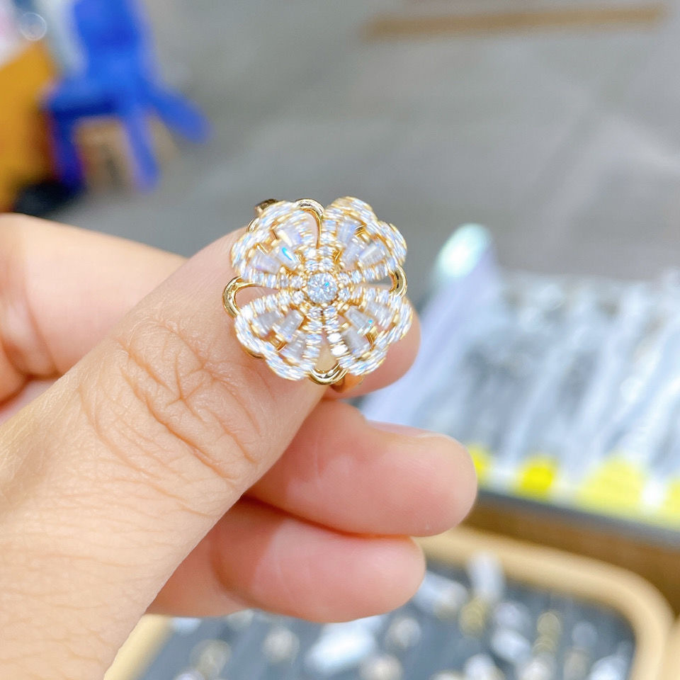 Rotatable Flower Ring For Women Adjustable Lucky Grass Design_voghion.com