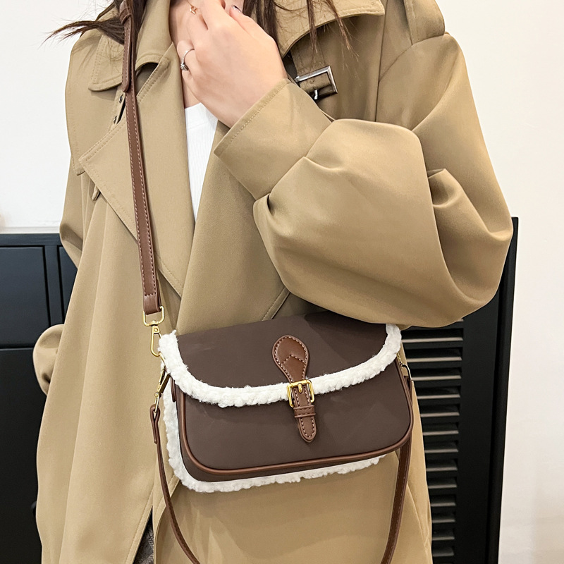 Bolso de brazo de lana de cordero diseño niche, bolso de hombro retro de moda para mujer