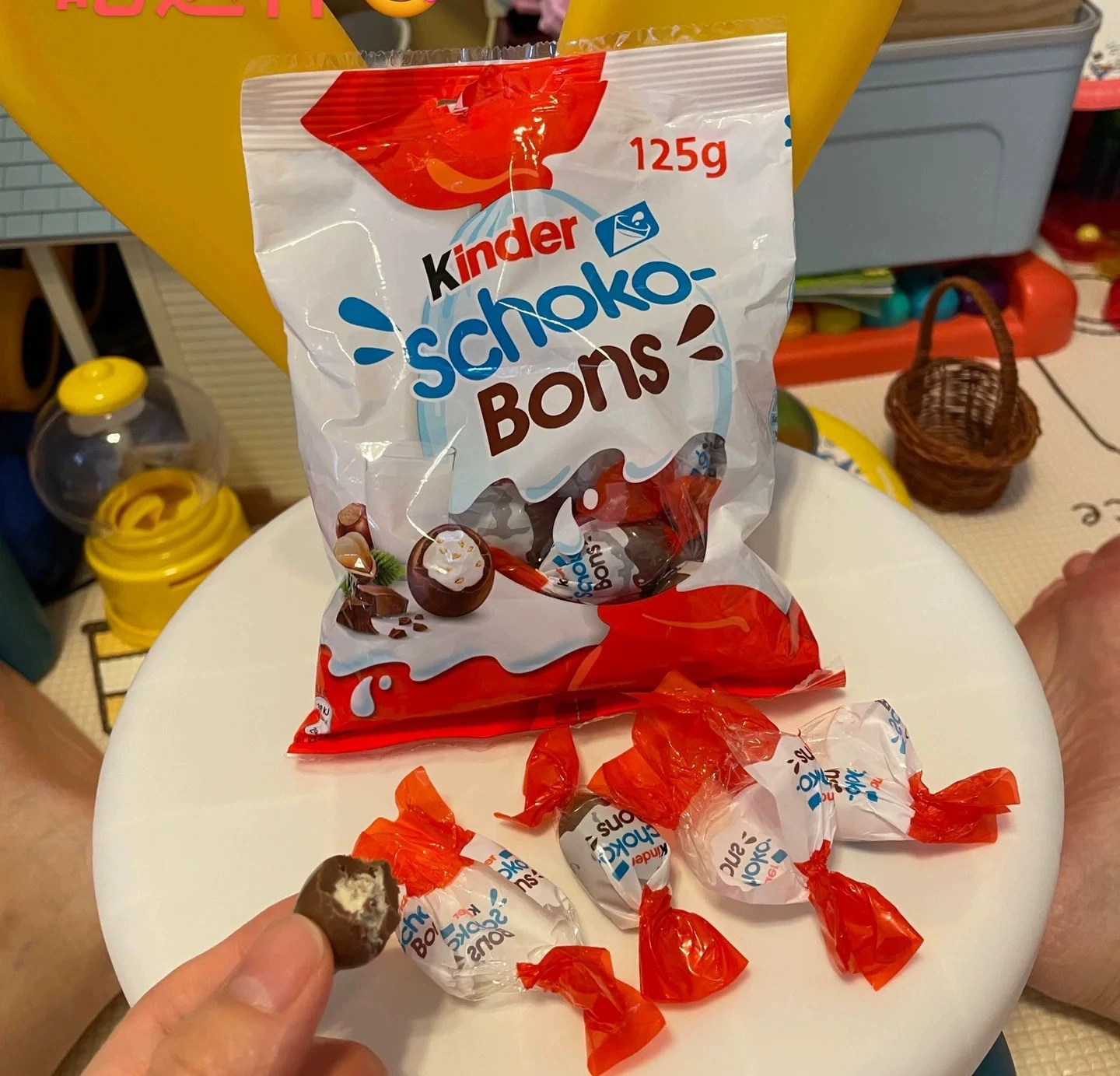 Снэк Kinder Schoko-Bons молочный шоколад, упаковки 80–300 г, начинка лесной орех и молоко