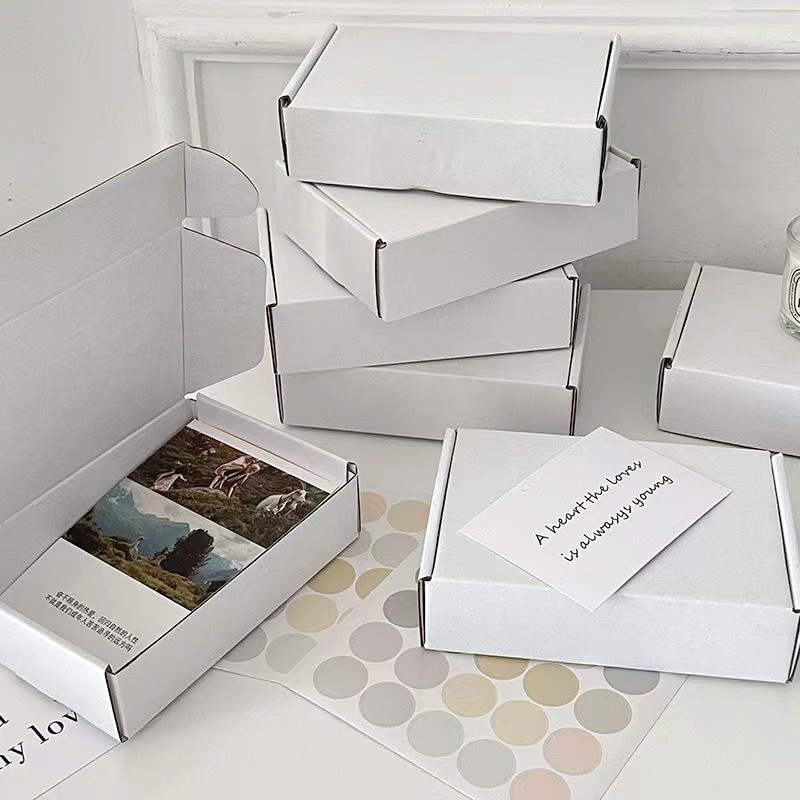 ins风白色飞机盒加硬咕卡打包盒小卡出卡包装盒长方形扁盒