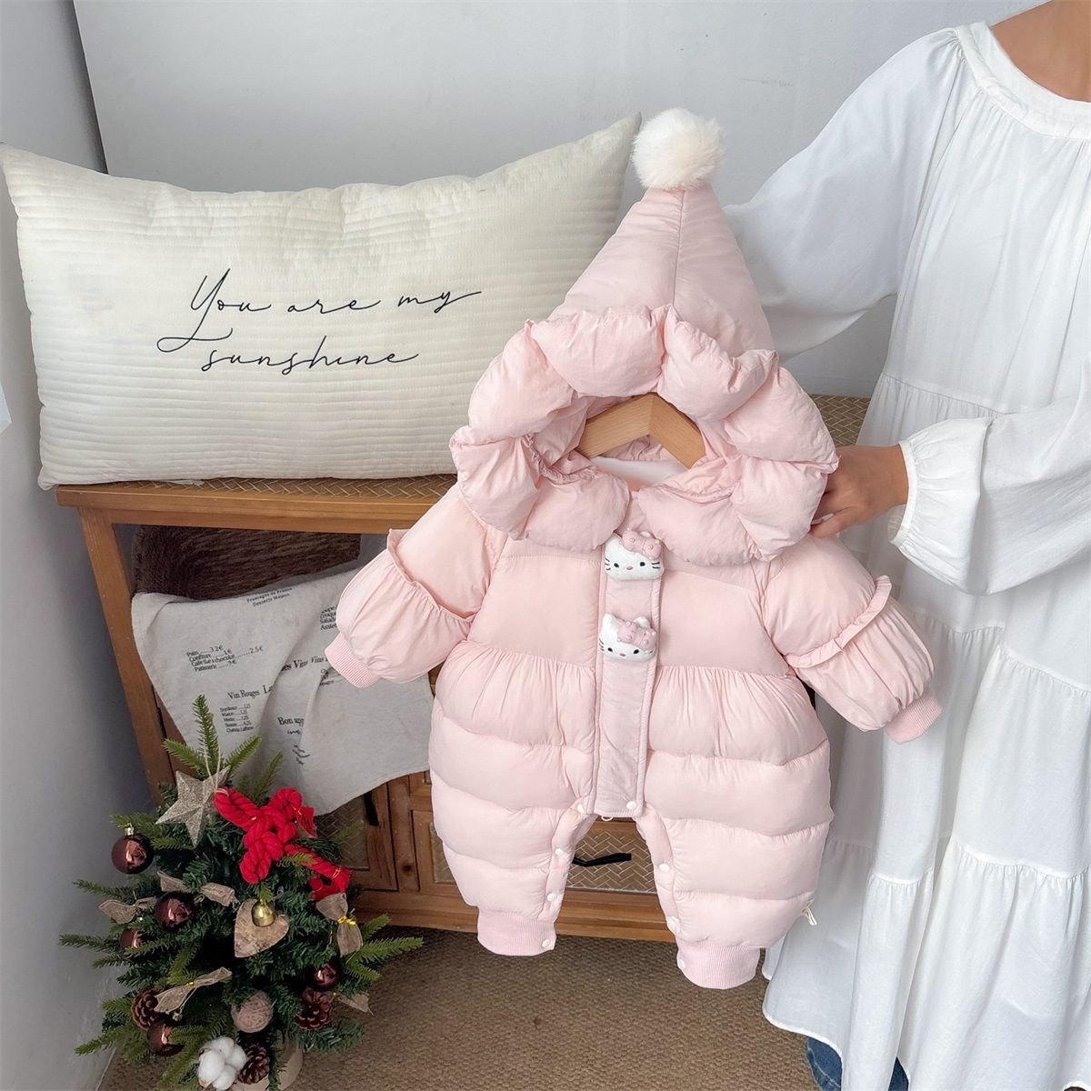 新生儿冬季连体棉衣婴幼儿爬服女宝宝新款洋气保暖加厚抱衣包屁衣