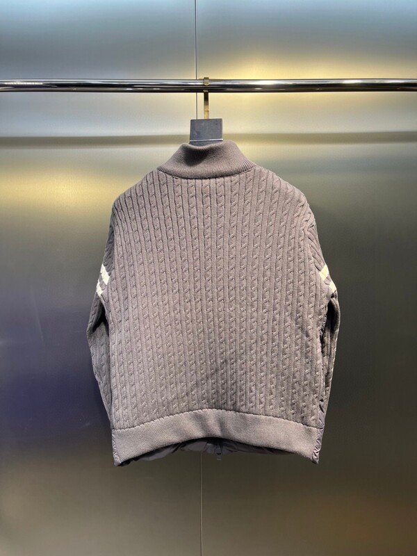 正确版 NFC芯片 M家双袖条纹织带羊毛拼接针织轻薄羽绒服男女外套|undefined