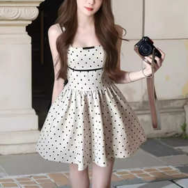 法式纯欲风方领波点无袖连衣裙夏季新高级感收腰公主蓬蓬短裙子女