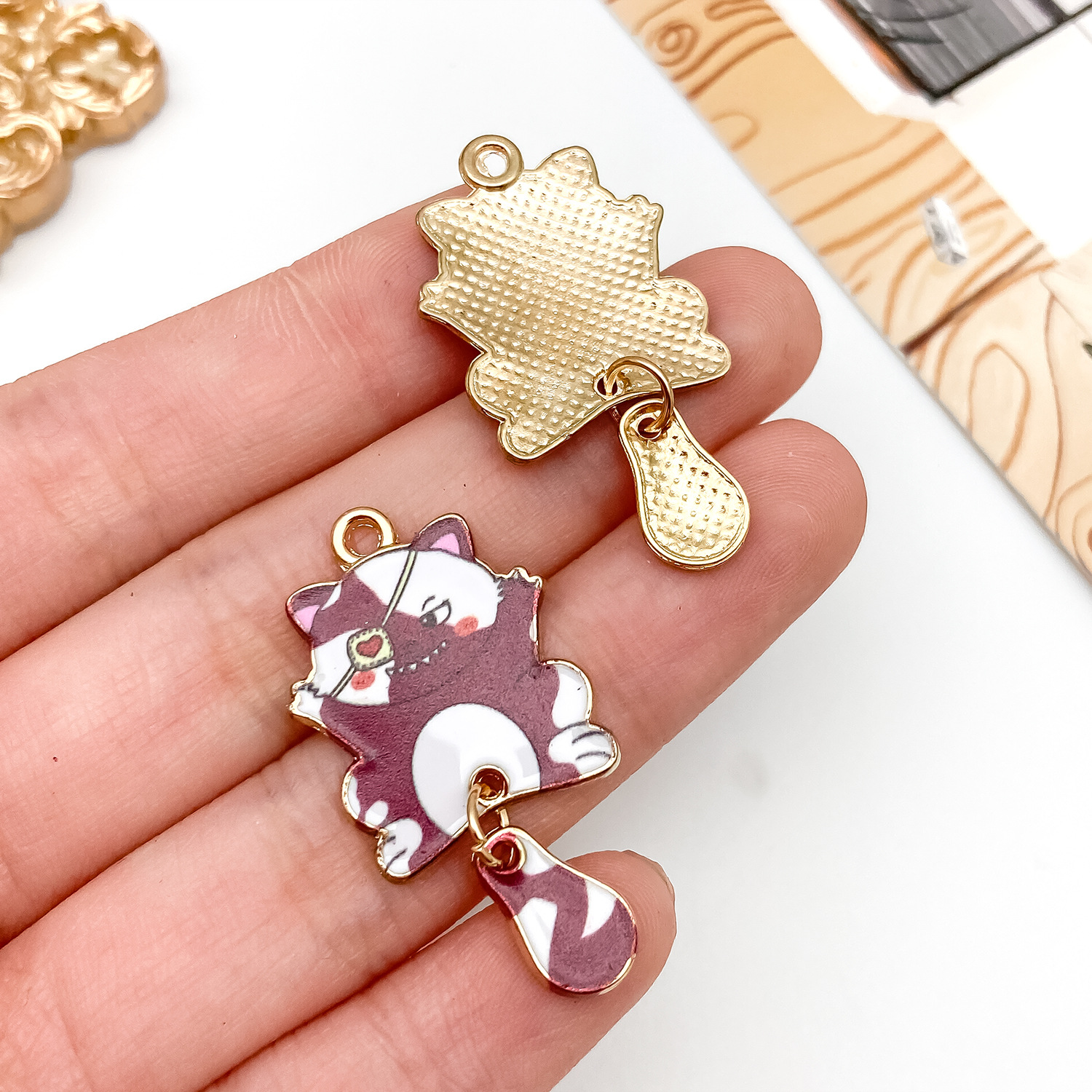 23778-X-kc金紫色滴油锌合金邪恶独眼猫咪35x18x