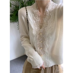 春と秋の女性2025年vネックの中には、フランスのユニークなレースのデザイン感があります。
