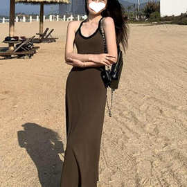 拼色挂脖吊带纯欲收腰连衣裙女春夏季内搭赫本风显瘦气质别致裙子