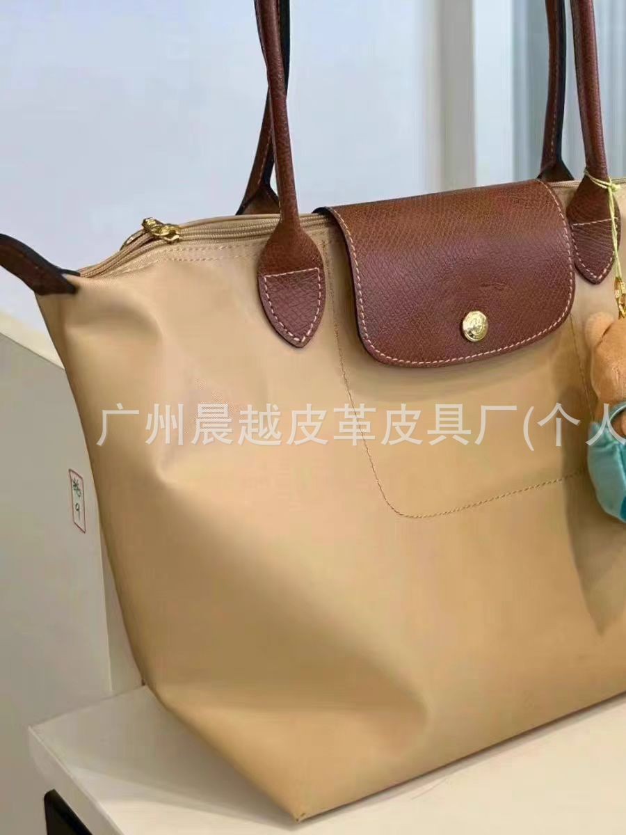 竜の経典のナイロン餃子は大容量の特包のシングル肩の斜めのショルダーバッグを包んで折りたたみます。