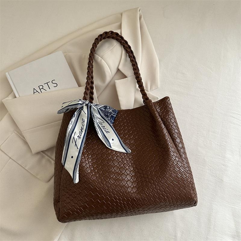 estilo coreano retro 2025 primavera y verano alta bufandas de seda bolso de hombro, bolso de viaje popular este año, bolso de brazo, bolso especial