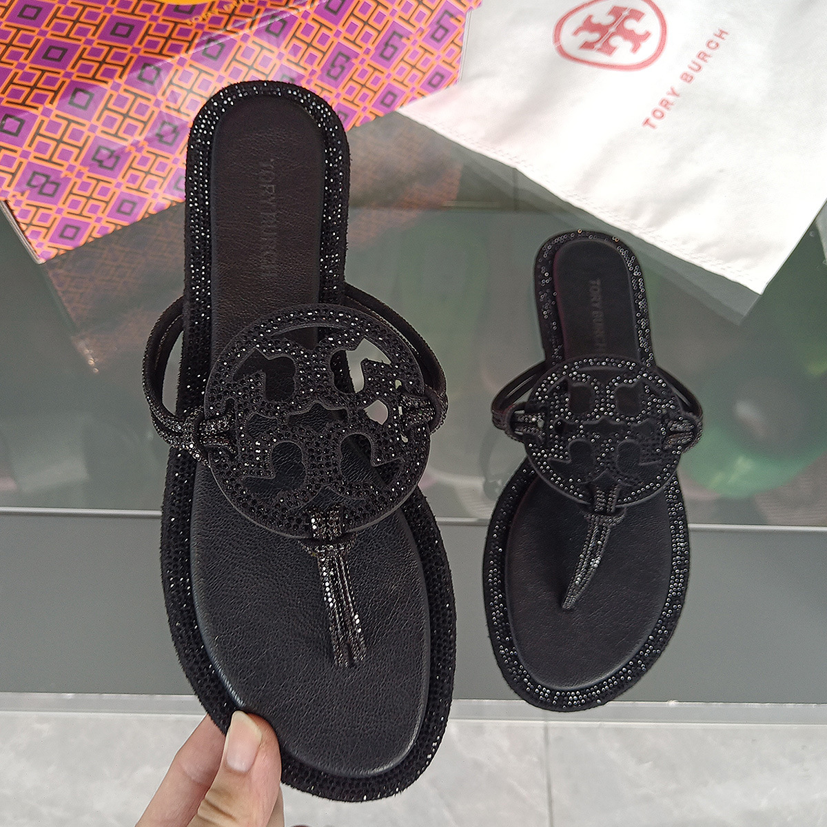 Comercio exterior TB casa 2026 diamante flip flops para mujeres de tamaño grande con un fondo plano doble T zapatillas frías fábrica al por mayor sandalias image 9