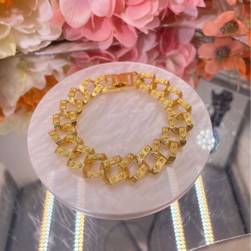 European and American Cross-Border High-End Cuban Chain Personalized Street Dance Motorcycle Men's Cool Accessories Wide Flat Bracelet Jewelry European and American Cross-Border High-End Cuban Chain Personalized Street Dance Motorcycle Men's Cool Accessories Wide Flat Bracelet Jewelry
