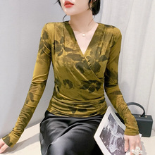 交叉V领长袖T恤女大码打底衫设计感褶皱网纱上衣气质洋气秋款小衫