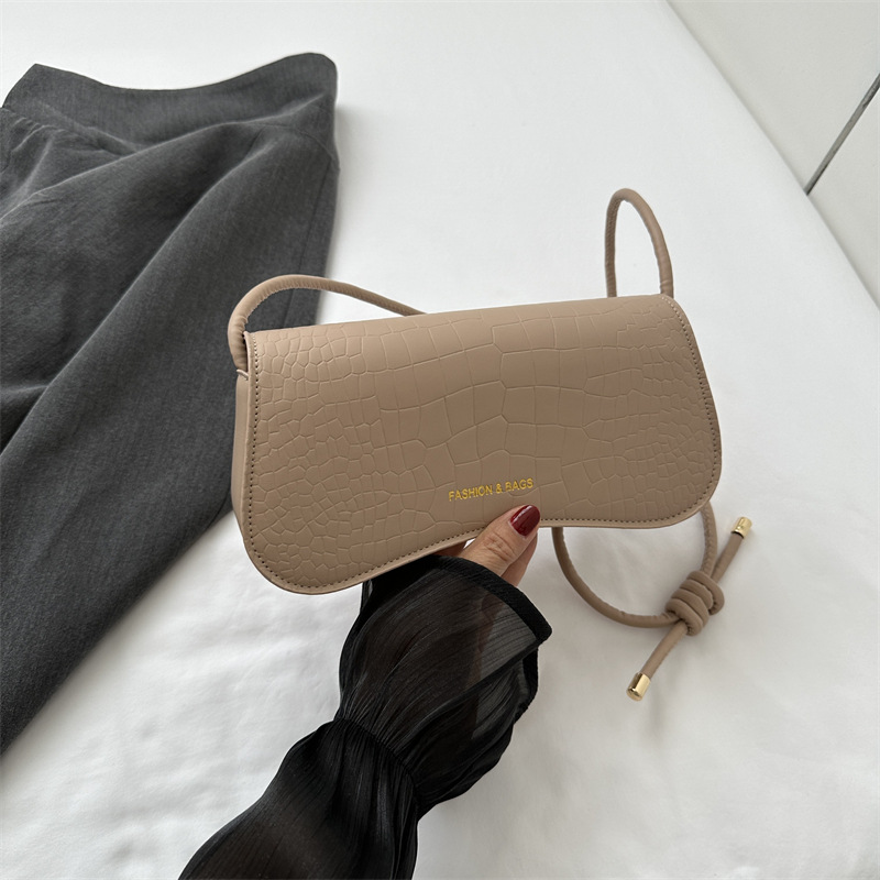 Diseño de nicho popular de las mujeres 2023 verano nuevo estilo coreano simple bolsa de las axilas moda simple bolsa de hombro pequeña bolsa cuadrada