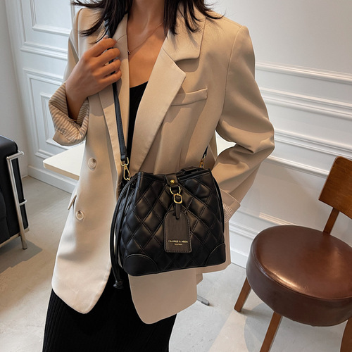 Niche design small bag women's bag  new fashion versatile rhombus crossbody bag texture autumn and winter bucket bag