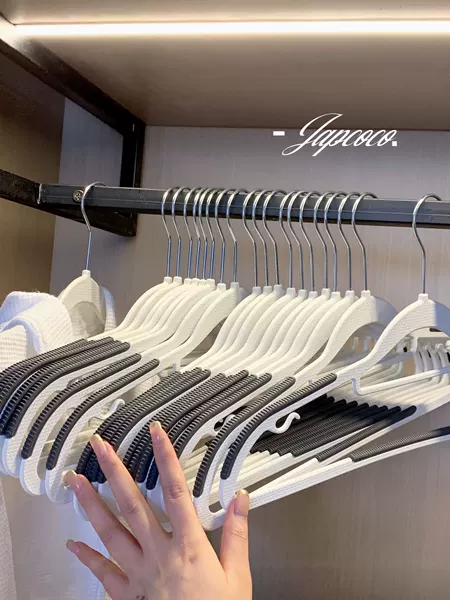 42cm anti-slip clothes hanger (grey)