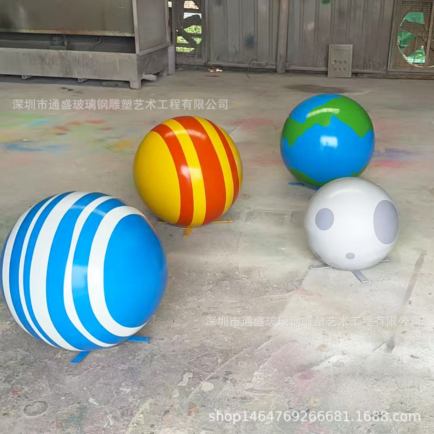 户外玻璃钢彩绘美陈圆球雕塑校园景观创意玻璃纤维星球道具摆件