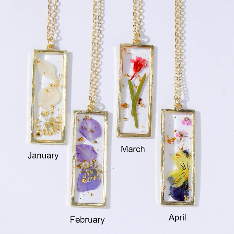 Fashionable and Charming December Birth Flower Dried Flower Resin Pendant Necklace Rectangular Light Luxury Design Pendant Gift Fashionable and Charming December Birth Flower Dried Flower Resin Pendant Necklace Rectangular Light Luxury Design Pendant Gift