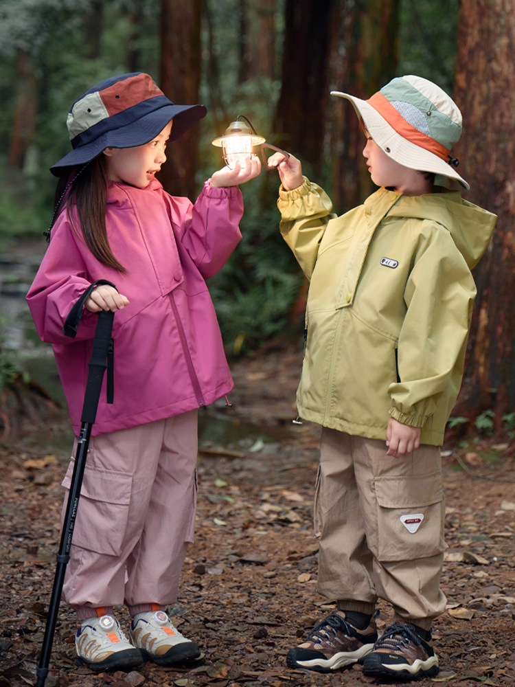Primavera y otoño para niños 2025 nueva chaqueta de niña extranjera chaqueta con capuz chaqueta de niño moda