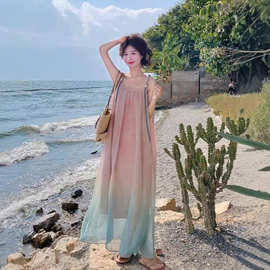 法式渐变吊带连衣裙女夏2025新款多巴胺绝美海边度假高级感沙滩裙