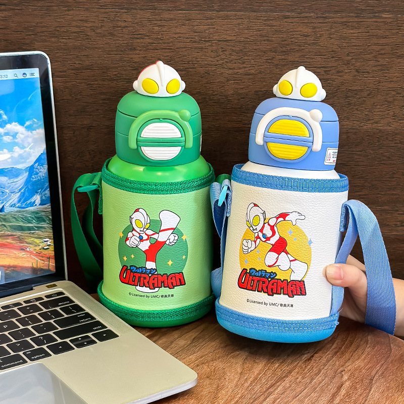 Ultraman dos bebidas tazas de calentamiento para niños para estudiantes de primaria para la escuela especial para niños hervidor de agua de paja 2024 nueva taza