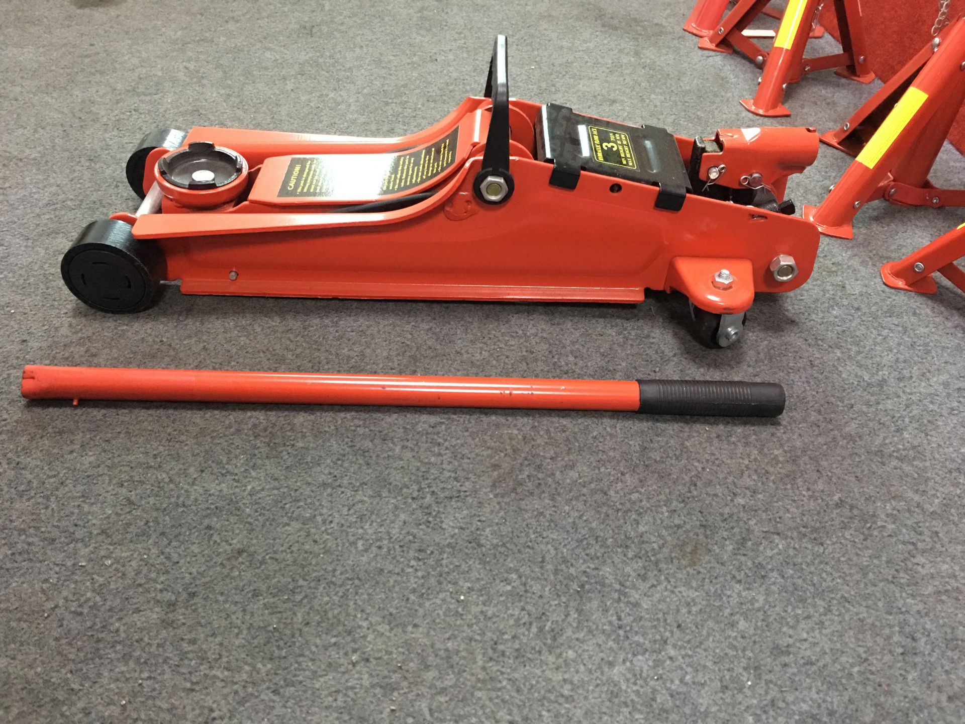 厂家直供制作出售2.5T卧式千斤顶