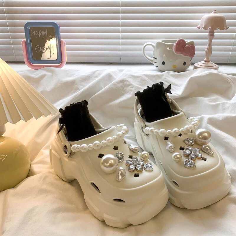 Black Thick-Soled Clogs with a Stepping-On-Clouds Feel for Women, 2025 New Summer French-Style Pearl-Toe Beach Sandals
