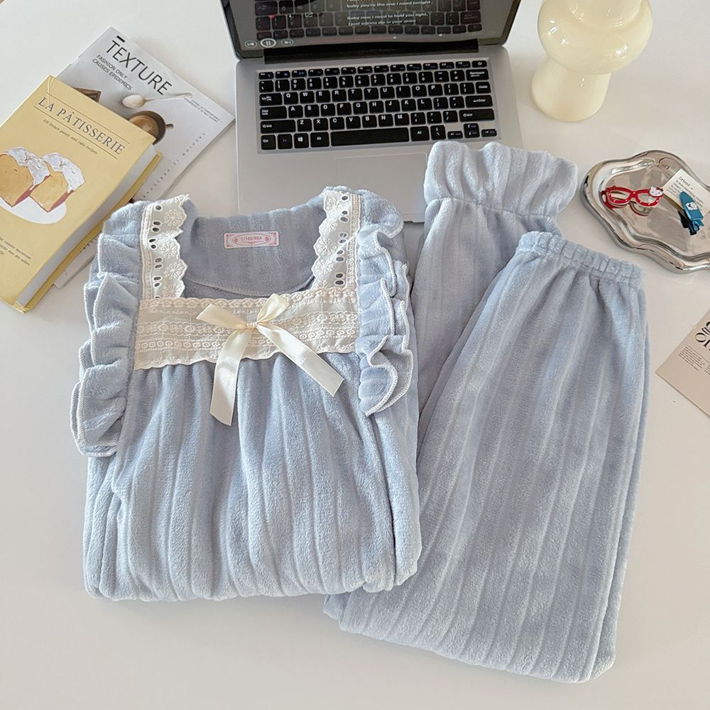 Otoño y invierno cálido nuevo encaje cómodo cuello cuadrado arco pequeño volando mangas de franela mangas largas pantalones largos set de ropa para el hogar