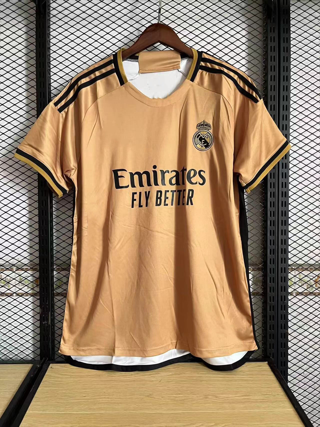 Venta al por mayor 23-24 Real Madrid Jersey N ° 5 Bellingham N ° 7 Vinius adultos niños traje de uniforme de fútbol