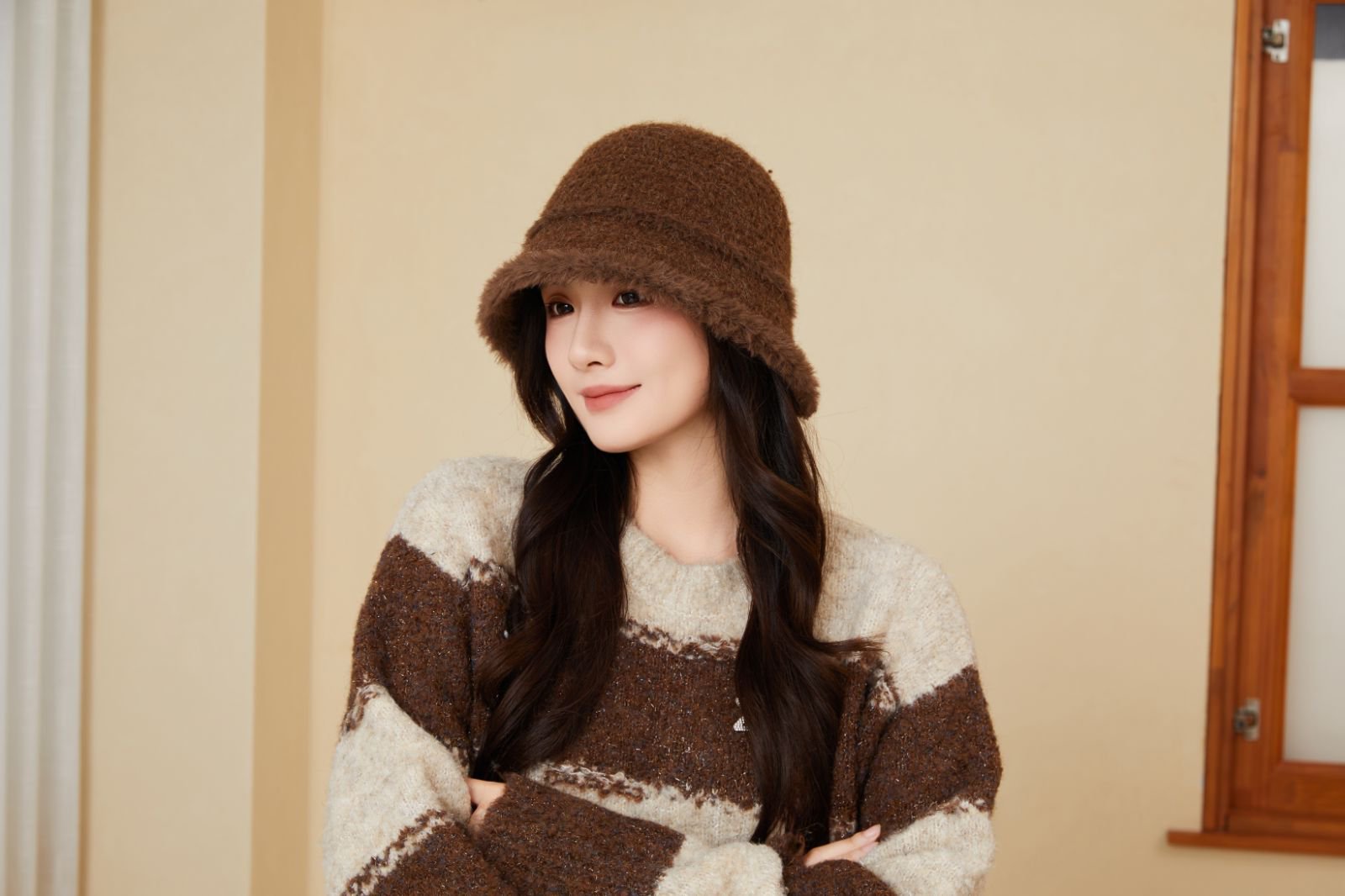 Versione coreana Visone Veet Protezione per le orecchie Fessura Donna Autunno Inverno Caldo Casual Versatile Viso Dimagrante Maglia Pescatore_voghion.com