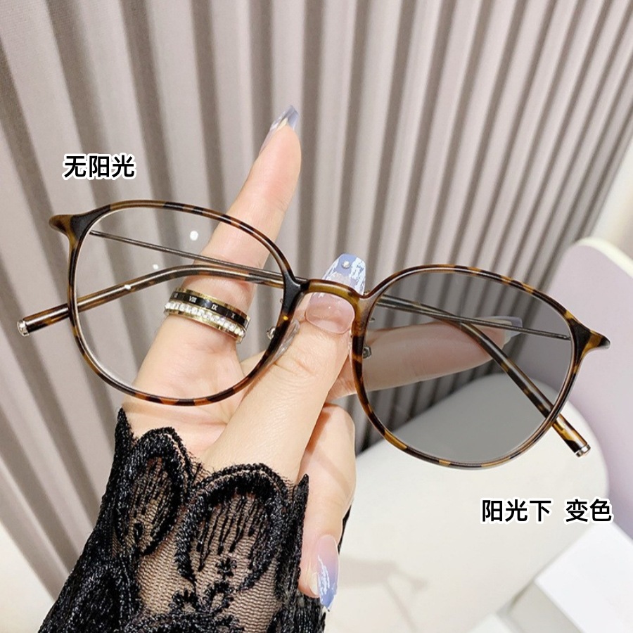 Fotosensible que cambia de color anti-azul luz gafas de presbicia retro hombres y mujeres ultraligeros de mediana edad y ancianos teléfono móvil gafas de presbicia marco