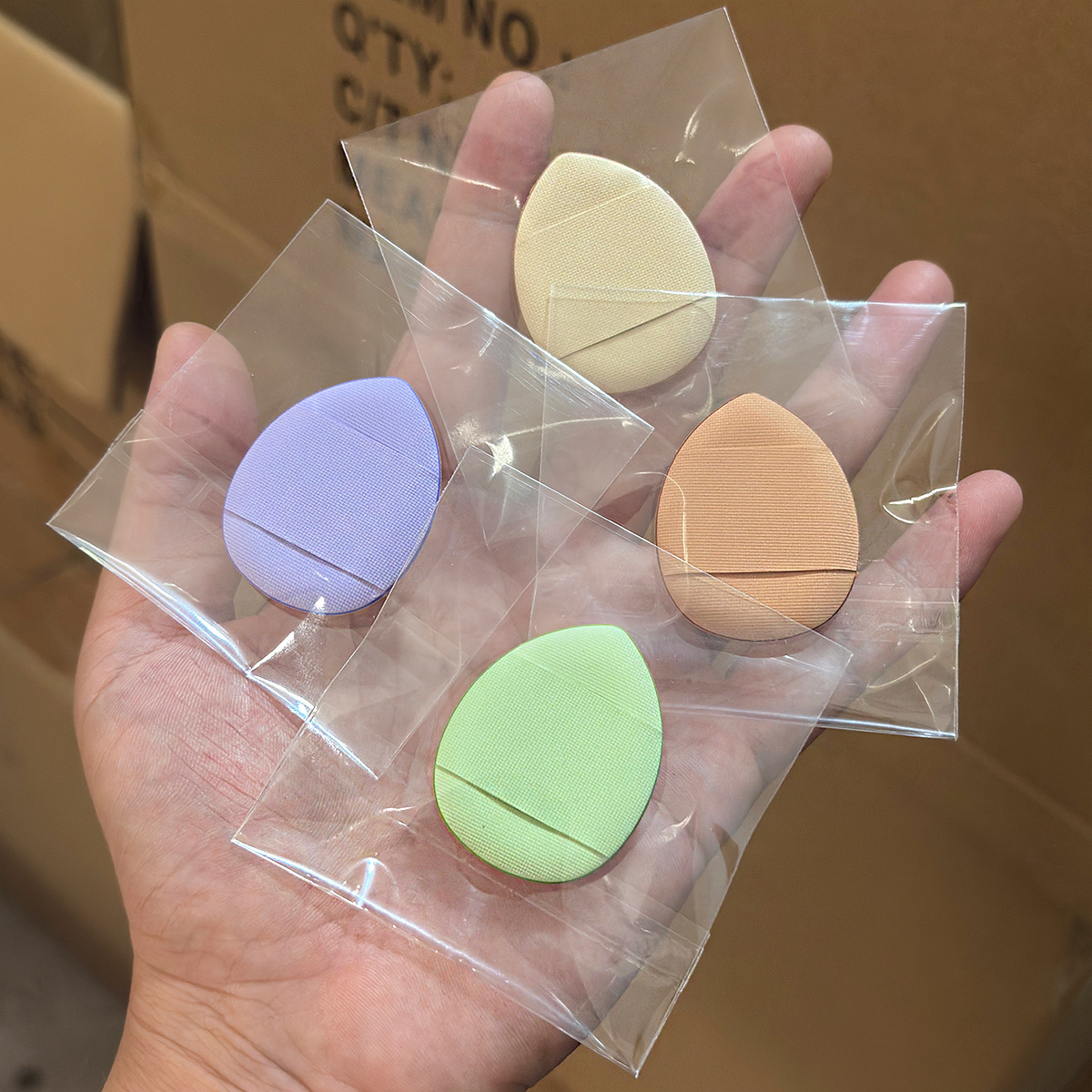 Mini bocanada de dedo pequeño corrector de colchón de aire gota de agua triangular algodón de azúcar esponja de maquillaje al por mayor mini bocanada de pulgar