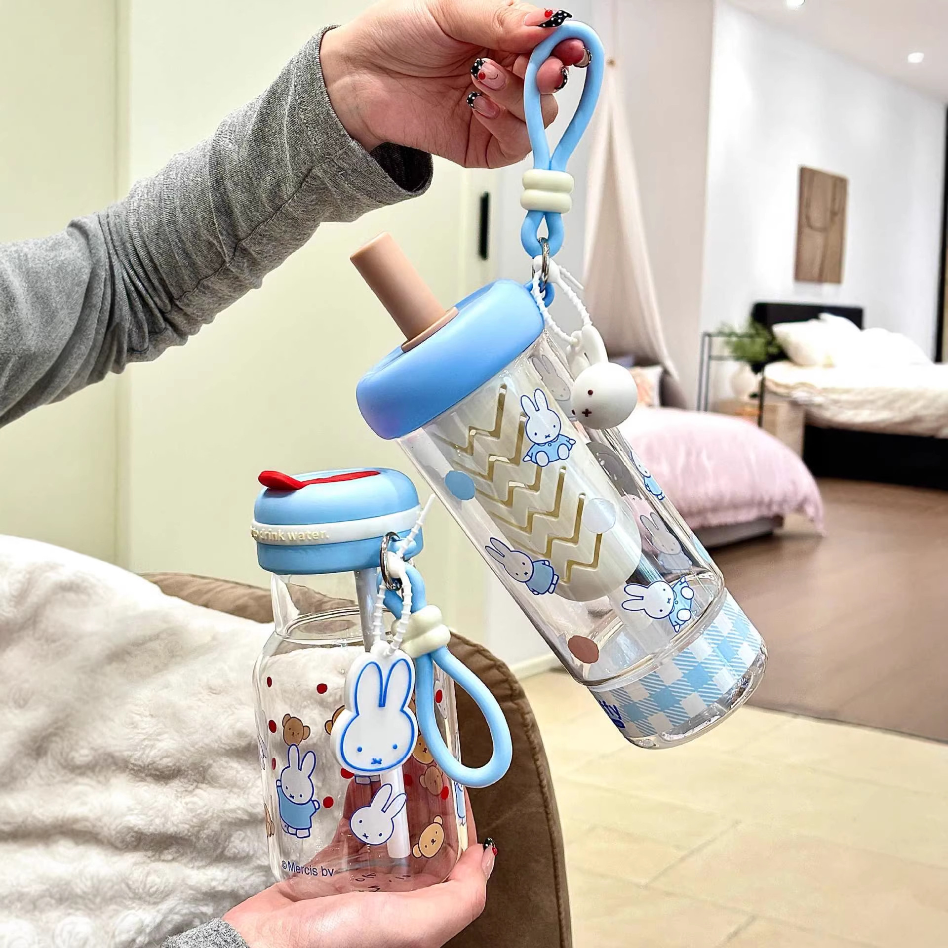 Caricatura encantadora bebida doble taza de agua tritan de alta capacidad para niñas cuerdas portátiles tazas de paja de plástico
